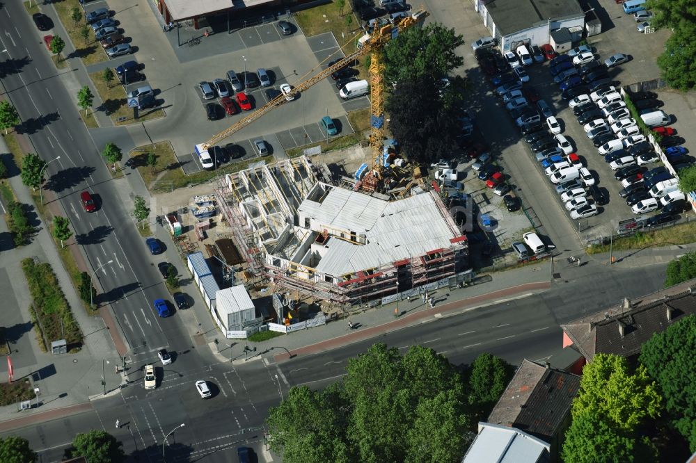 Luftbild Berlin - Baustelle zum Neubau einer Mehrfamilienhaus-Wohnanlage der SelaGroup GmbH an der Lückstraße Ecke Rummelsburger Straße im Ortsteil Lichtenberg in Berlin, Deutschland