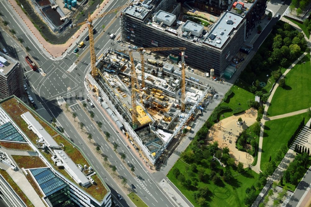 Luftaufnahme Hamburg - Baustelle zum Neubau einer Mehrfamilienhaus-Wohnanlage Shanghaiallee Ecke Überseeallee in Hamburg, Deutschland