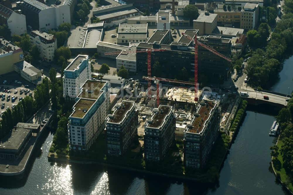 Berlin aus der Vogelperspektive: Baustelle zum Neubau einer Mehrfamilienhaus-Wohnanlage Spree-One der OPTIMA-AEGIDIUS-FIRMENGRUPPE Nymphenburger Beteiligungs AG an der Dovestraße im Ortsteil Charlottenburg-Wilmersdorf in Berlin, Deutschland