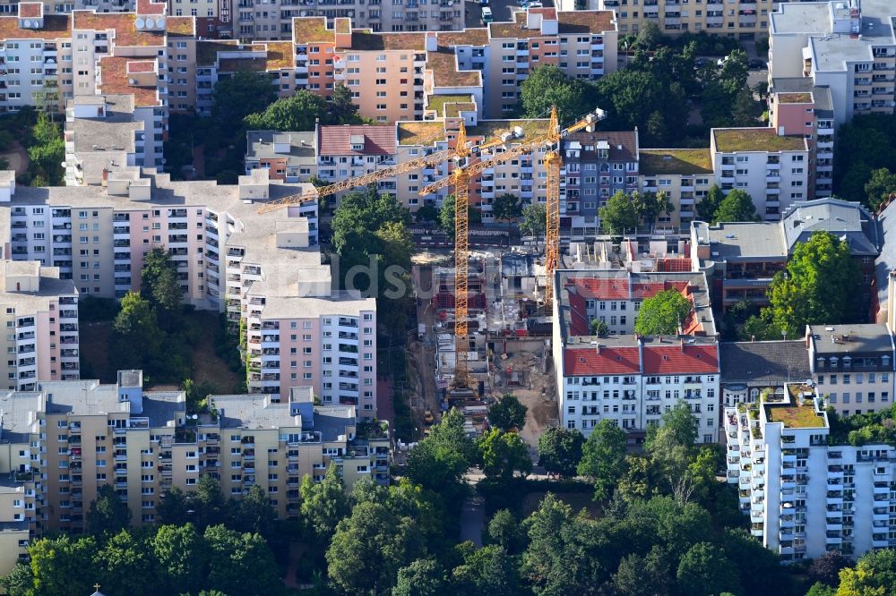 Berlin von oben - Baustelle zum Neubau einer Mehrfamilienhaus-Wohnanlage der STADT UND LAND Wohnbauten-Gesellschaft mbH im Ortsteil Neukölln in Berlin, Deutschland