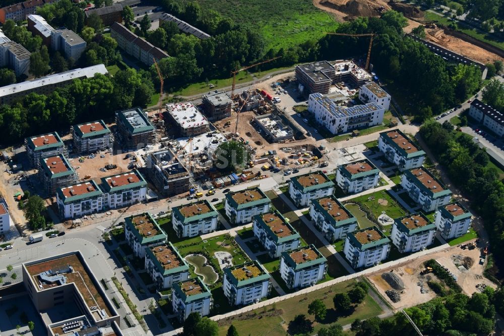 Regensburg von oben - Baustelle zum Neubau einer Mehrfamilienhaus-Wohnanlage der Stadtbau-GmbH an der Lore-Kullmer-Straße in Regensburg im Bundesland Bayern, Deutschland