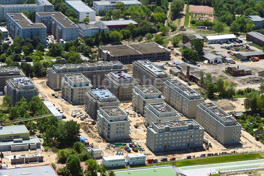 Luftbild Berlin - Baustelle zum Neubau einer Mehrfamilienhaus-Wohnanlage Stadtgut im Ortsteil Hellersdorf in Berlin, Deutschland