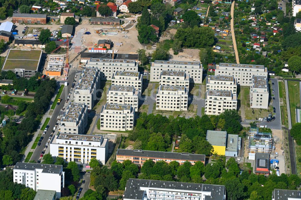 Berlin aus der Vogelperspektive: Baustelle zum Neubau einer Mehrfamilienhaus-Wohnanlage Stadtgut im Ortsteil Hellersdorf in Berlin, Deutschland