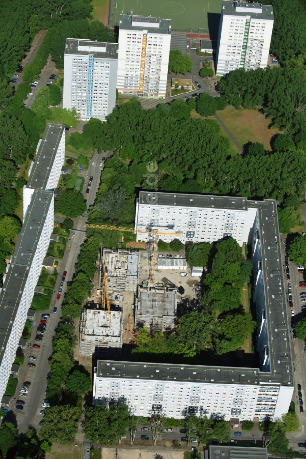 Berlin von oben - Baustelle zum Neubau einer Mehrfamilienhaus-Wohnanlage Stadthäuser Dolgenseestraße der Wohnungsbaugesellschaft HOWOGE im Ortsteil Lichtenberg in Berlin, Deutschland