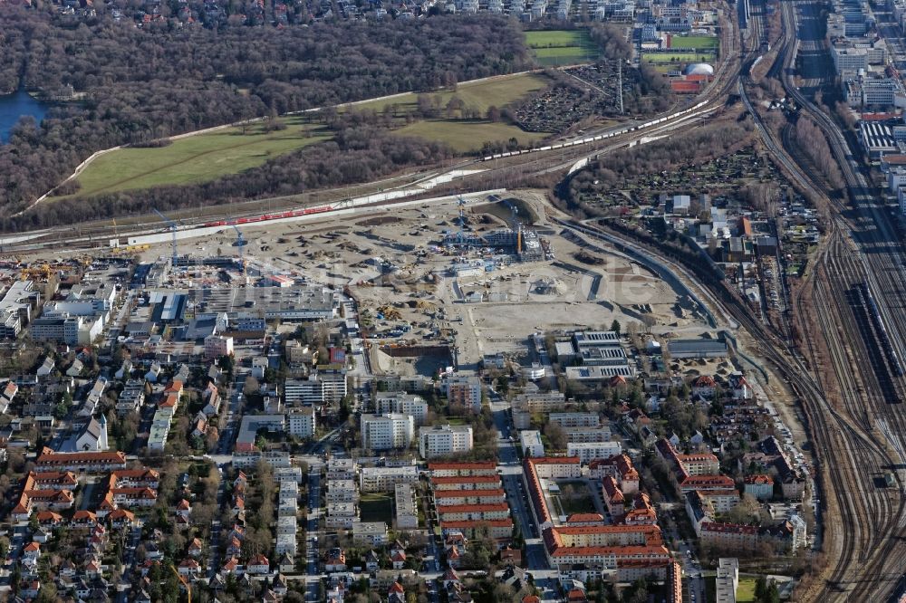 München aus der Vogelperspektive: Baustelle zum Neubau einer Mehrfamilienhaus-Wohnanlage Stadtquartier Paul-Gerhardt-Allee im Ortsteil Pasing-Obermenzing in München im Bundesland Bayern, Deutschland