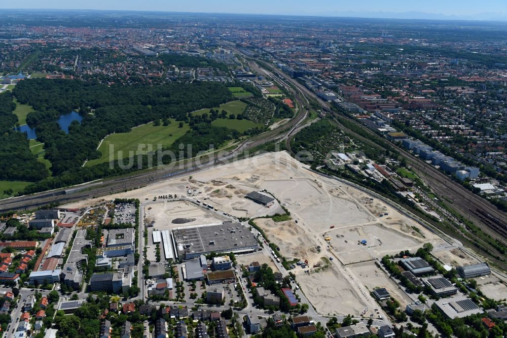 München aus der Vogelperspektive: Baustelle zum Neubau einer Mehrfamilienhaus-Wohnanlage Stadtquartier Paul-Gerhardt-Allee im Ortsteil Pasing-Obermenzing in München im Bundesland Bayern, Deutschland