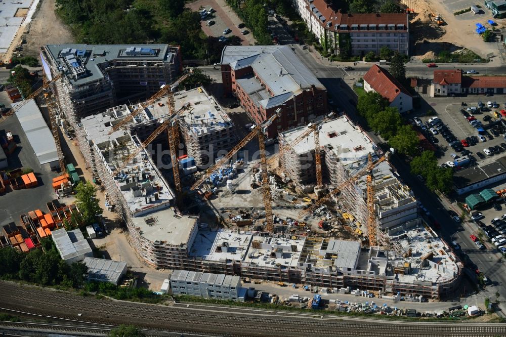 Luftaufnahme Berlin - Baustelle zum Neubau einer Mehrfamilienhaus-Wohnanlage Stadtquartier Südkreuz im Ortsteil Schöneberg in Berlin, Deutschland