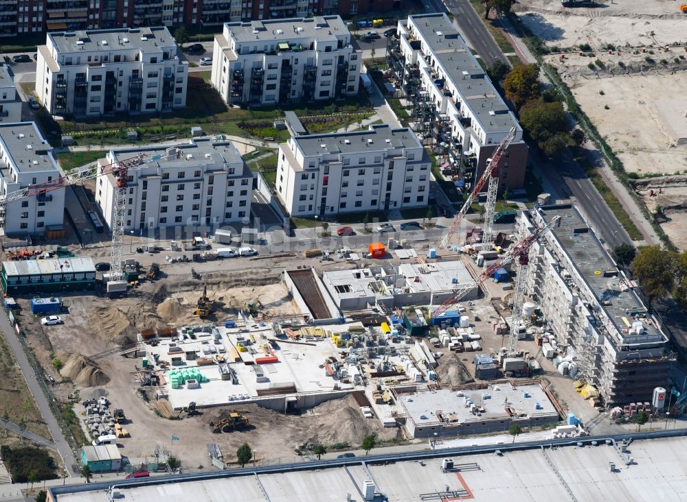 Berlin von oben - Baustelle zum Neubau einer Mehrfamilienhaus-Wohnanlage im Stadtteil Biesdorf in Berlin, Deutschland