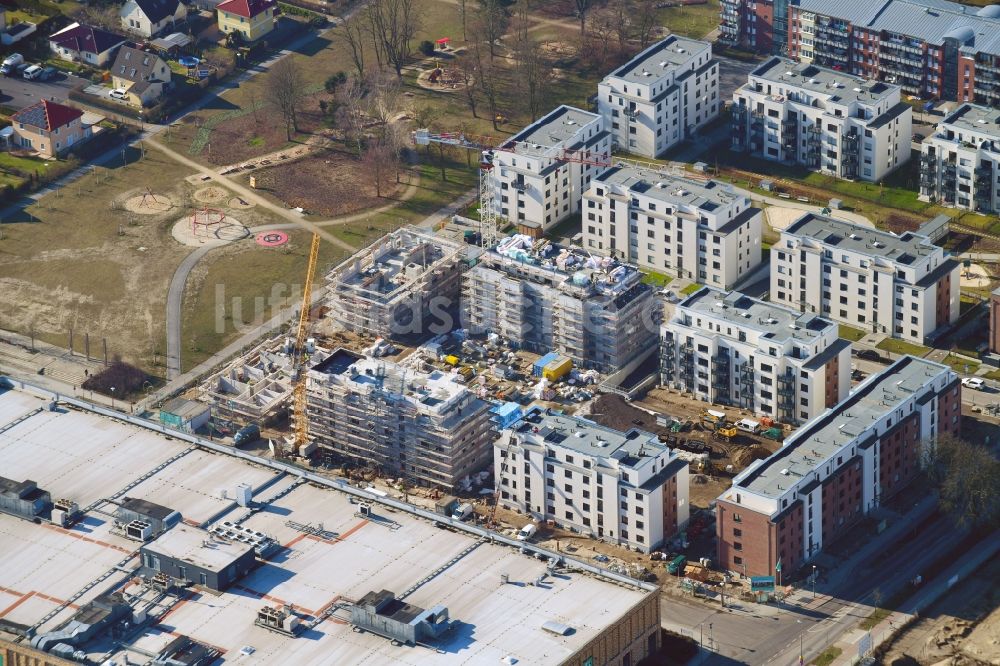 Berlin aus der Vogelperspektive: Baustelle zum Neubau einer Mehrfamilienhaus-Wohnanlage im Stadtteil Biesdorf in Berlin, Deutschland