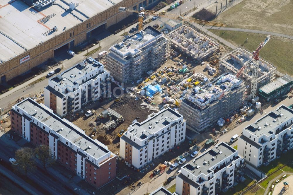 Berlin von oben - Baustelle zum Neubau einer Mehrfamilienhaus-Wohnanlage im Stadtteil Biesdorf in Berlin, Deutschland