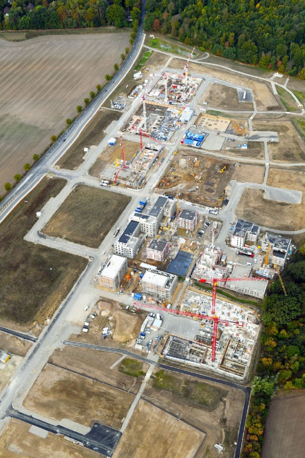 Luftaufnahme Wolfsburg - Baustelle zum Neubau einer Mehrfamilienhaus-Wohnanlage Steimker Gärten in Wolfsburg im Bundesland Niedersachsen, Deutschland