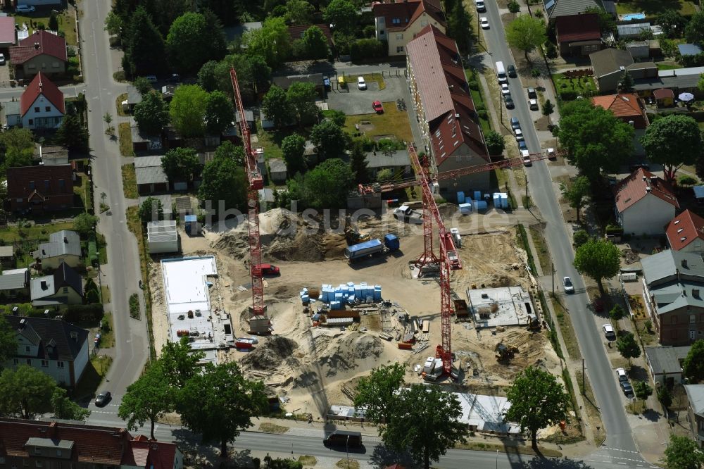 Luftaufnahme Oranienburg - Baustelle zum Neubau einer Mehrfamilienhaus-Wohnanlage Straße der Einheit Ecke Waldstraße in Oranienburg im Bundesland Brandenburg, Deutschland