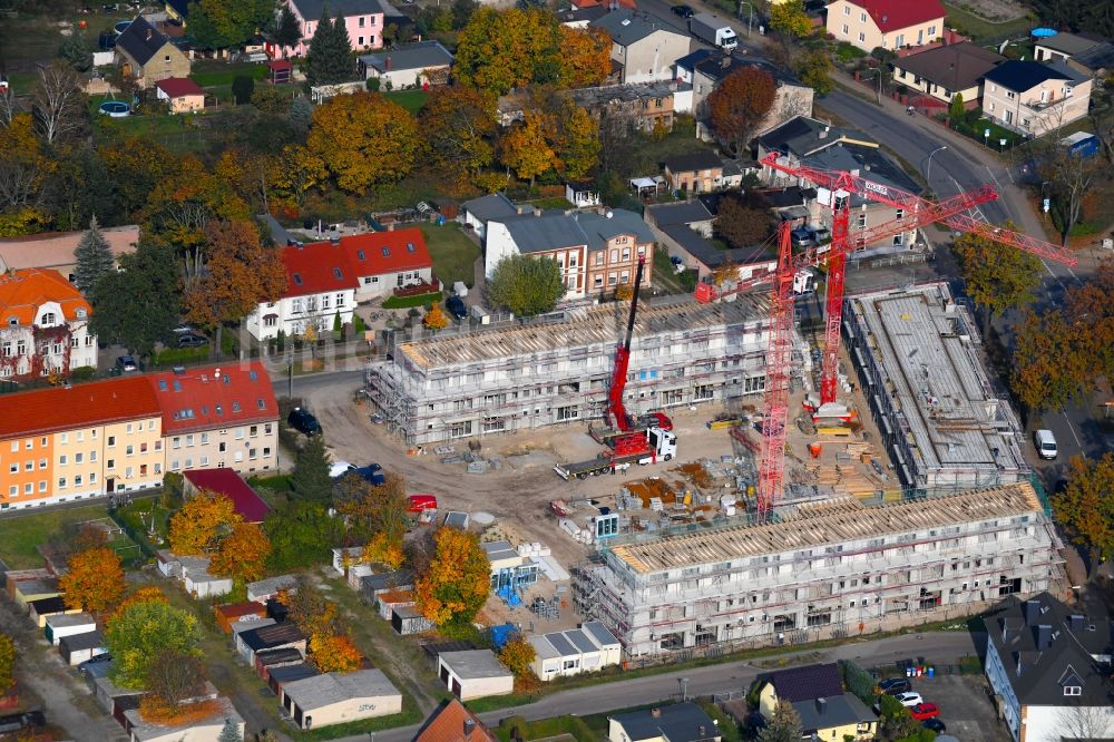 Oranienburg aus der Vogelperspektive: Baustelle zum Neubau einer Mehrfamilienhaus-Wohnanlage Straße der Einheit Ecke Waldstraße in Oranienburg im Bundesland Brandenburg, Deutschland