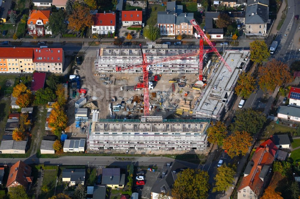 Luftaufnahme Oranienburg - Baustelle zum Neubau einer Mehrfamilienhaus-Wohnanlage Straße der Einheit Ecke Waldstraße in Oranienburg im Bundesland Brandenburg, Deutschland