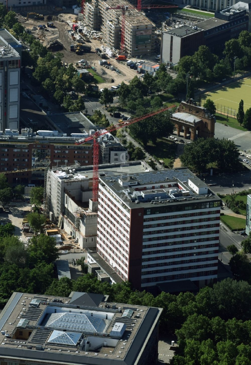 Luftbild Berlin - Baustelle zum Neubau einer Mehrfamilienhaus-Wohnanlage Stresemannstraße Ecke Anhalter Straße der Kondor Wessels Wohnen Berlin GmbH und der Reggeborgh Vastgoed B.V. in Berlin