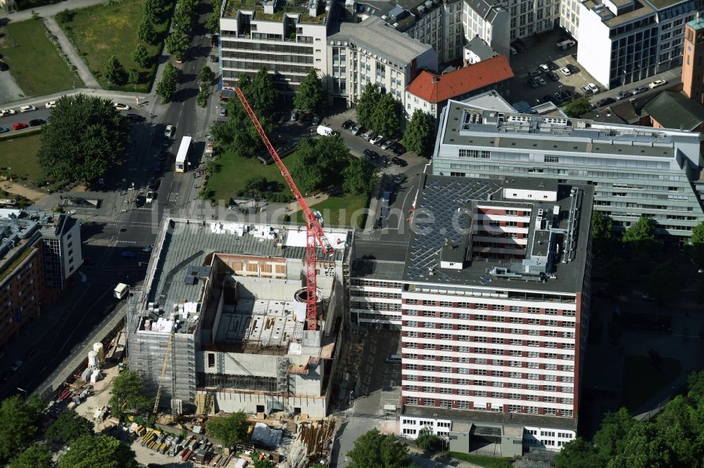 Luftbild Berlin - Baustelle zum Neubau einer Mehrfamilienhaus-Wohnanlage Stresemannstraße Ecke Anhalter Straße der Kondor Wessels Wohnen Berlin GmbH und der Reggeborgh Vastgoed B.V. in Berlin