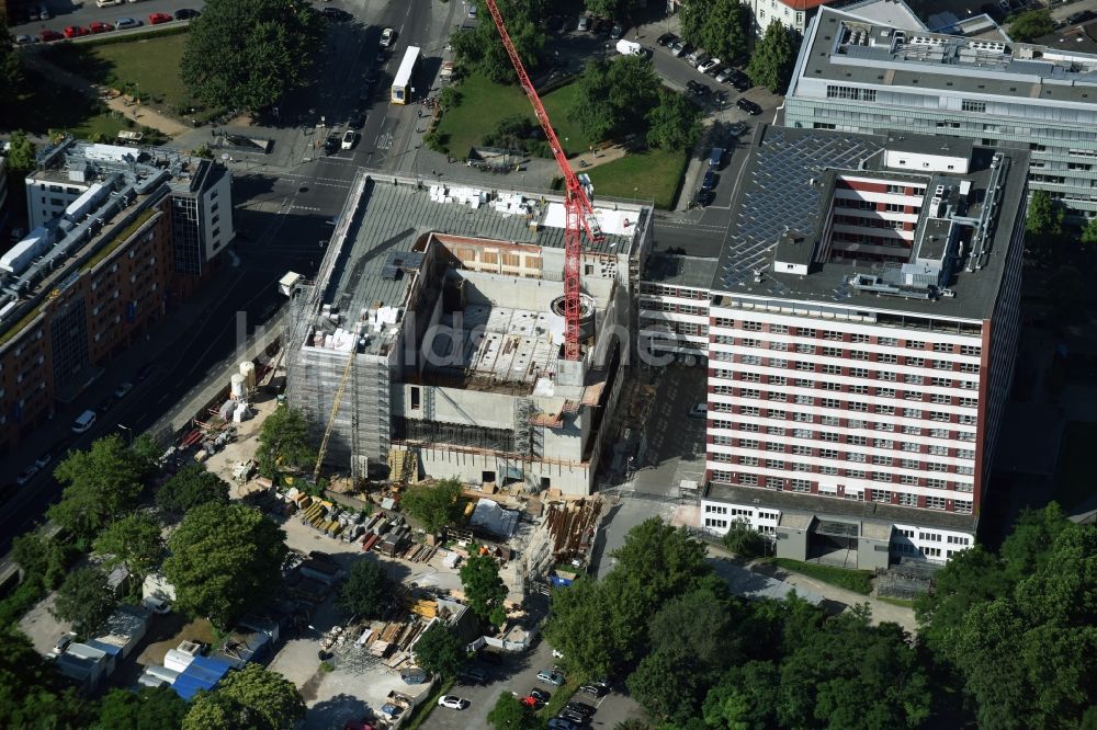 Berlin von oben - Baustelle zum Neubau einer Mehrfamilienhaus-Wohnanlage Stresemannstraße Ecke Anhalter Straße der Kondor Wessels Wohnen Berlin GmbH und der Reggeborgh Vastgoed B.V. in Berlin