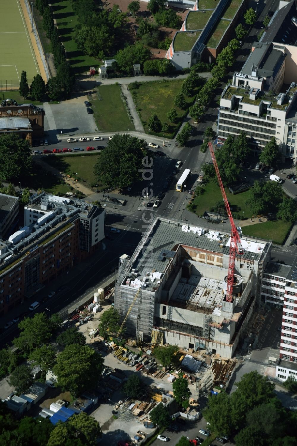 Berlin aus der Vogelperspektive: Baustelle zum Neubau einer Mehrfamilienhaus-Wohnanlage Stresemannstraße Ecke Anhalter Straße der Kondor Wessels Wohnen Berlin GmbH und der Reggeborgh Vastgoed B.V. in Berlin