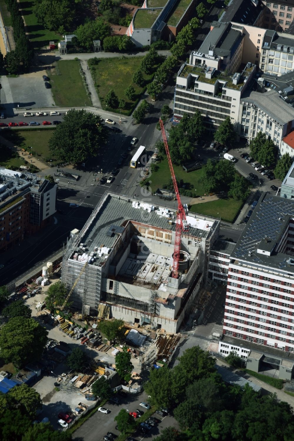 Luftbild Berlin - Baustelle zum Neubau einer Mehrfamilienhaus-Wohnanlage Stresemannstraße Ecke Anhalter Straße der Kondor Wessels Wohnen Berlin GmbH und der Reggeborgh Vastgoed B.V. in Berlin