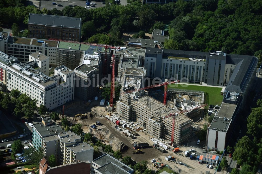 Luftaufnahme Berlin - Baustelle zum Neubau einer Mehrfamilienhaus-Wohnanlage Stresemannstraße Ecke Möckernstraße der Kondor Wessels Wohnen Berlin GmbH und der Reggeborgh Vastgoed B.V. in Berlin