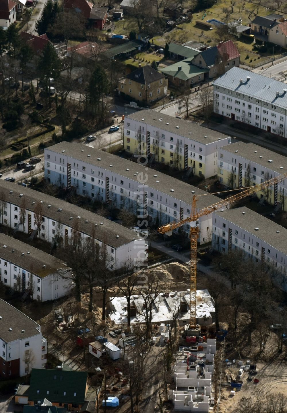 Teltow aus der Vogelperspektive: Baustelle zum Neubau einer Mehrfamilienhaus-Wohnanlage Striewitzweg der Bonava Deutschland GmbH in Teltow im Bundesland Brandenburg