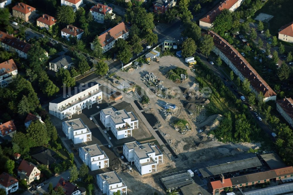 Berlin aus der Vogelperspektive: Baustelle zum Neubau einer Mehrfamilienhaus-Wohnanlage in der Sundgauer Straße in Berlin