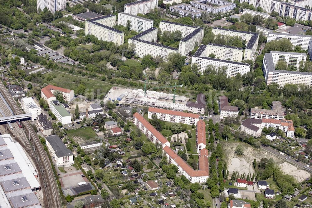 Luftbild Berlin - Baustelle zum Neubau einer Mehrfamilienhaus-Wohnanlage an der Tannhäuserstraße im Wagner-Carré im Bezirk Lichtenberg in Berlin