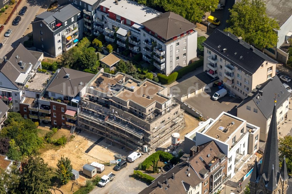 Heiligenhaus aus der Vogelperspektive: Baustelle zum Neubau einer Mehrfamilienhaus-Wohnanlage der Tecklenburg GmbH in Heiligenhaus im Bundesland Nordrhein-Westfalen, Deutschland