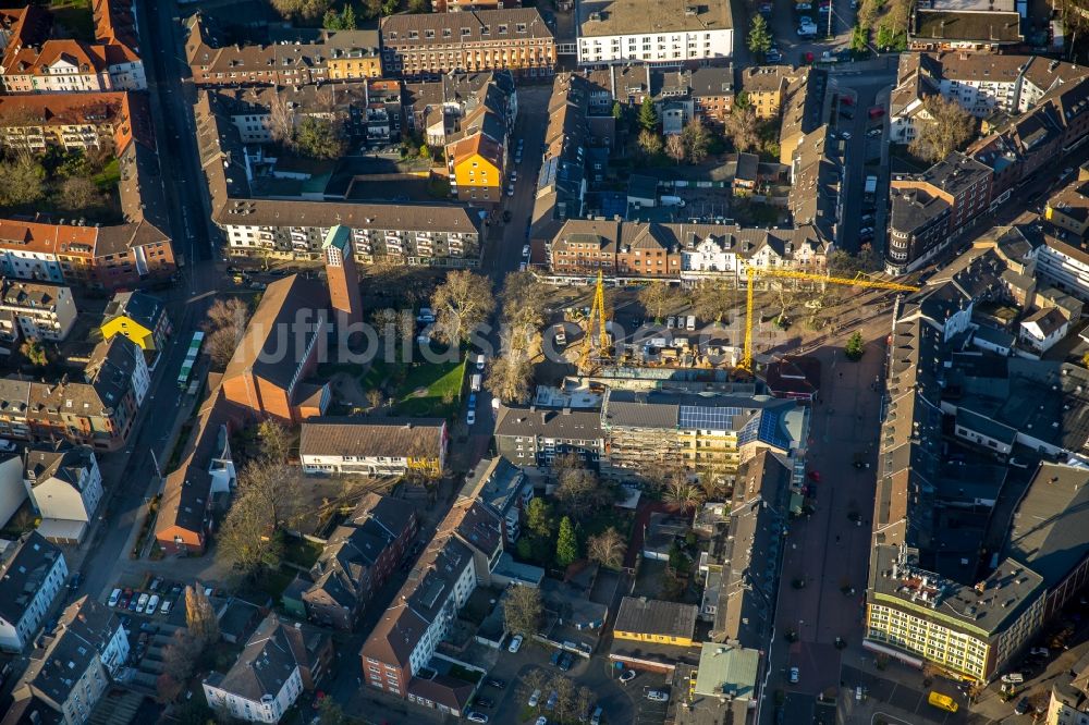 Luftbild Oberhausen - Baustelle zum Neubau einer Mehrfamilienhaus-Wohnanlage mit Tiefgarage am Marktplatz Osterfeld in Oberhausen im Bundesland Nordrhein-Westfalen