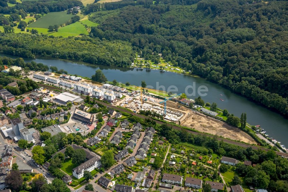 Essen von oben - Baustelle zum Neubau einer Mehrfamilienhaus-Wohnanlage am Ufer der Ruhr in Essen im Bundesland Nordrhein-Westfalen