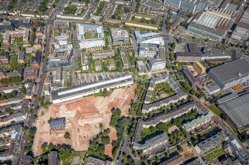 Düsseldorf von oben - Baustelle zum Neubau einer Mehrfamilienhaus-Wohnanlage Ulmer Höh - Stadtquartier maxfrei' in Düsseldorf im Bundesland Nordrhein-Westfalen, Deutschland