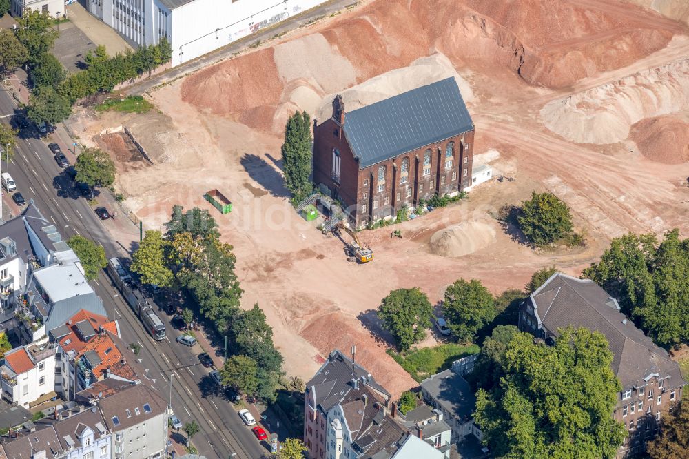 Düsseldorf von oben - Baustelle zum Neubau einer Mehrfamilienhaus-Wohnanlage Ulmer Höh - Stadtquartier maxfrei' in Düsseldorf im Bundesland Nordrhein-Westfalen, Deutschland