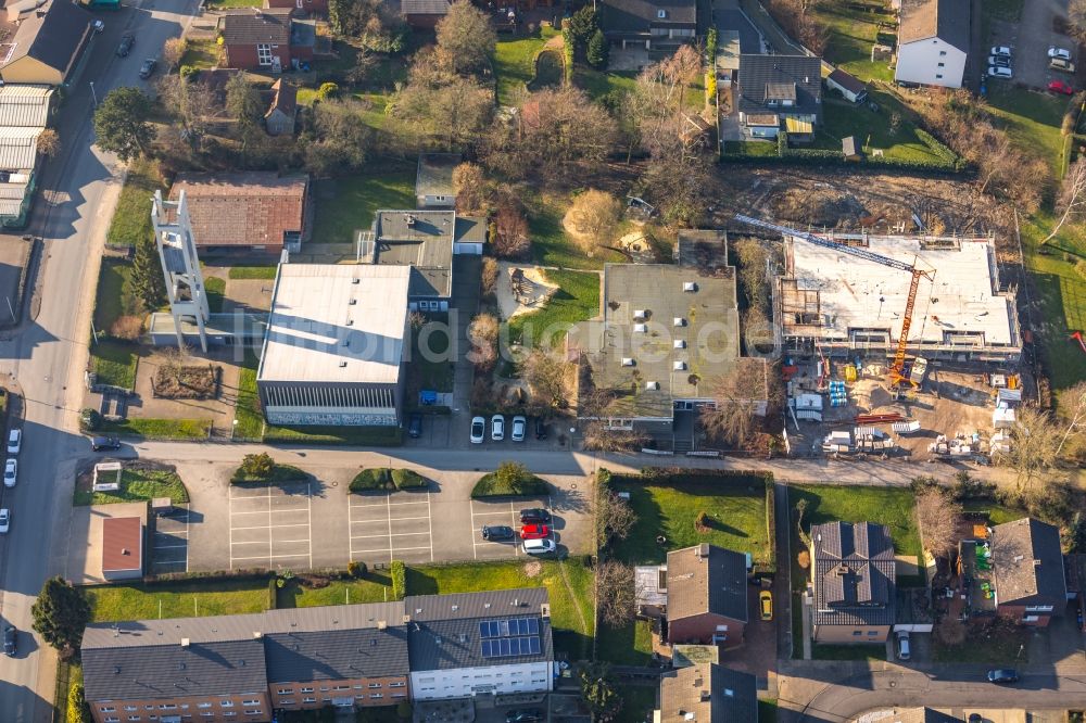 Hamm von oben - Baustelle zum Neubau einer Mehrfamilienhaus-Wohnanlage an der Uphofstraße in Hamm im Bundesland Nordrhein-Westfalen, Deutschland