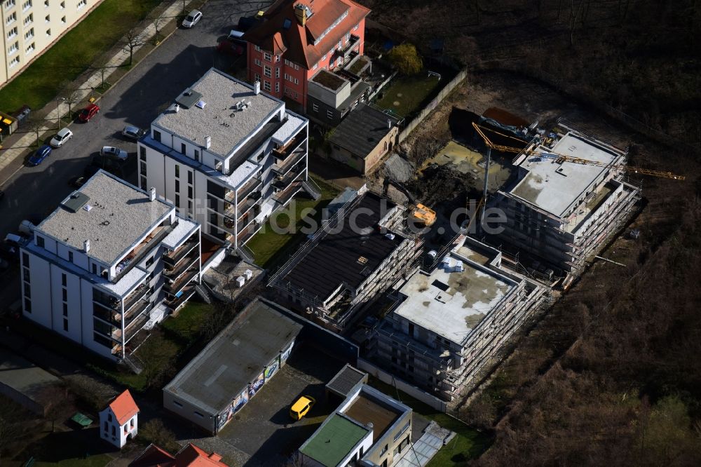 Leipzig aus der Vogelperspektive: Baustelle zum Neubau einer Mehrfamilienhaus-Wohnanlage Urbanes Leben am Auewald an der Fockestraße im Ortsteil Süd in Leipzig im Bundesland Sachsen