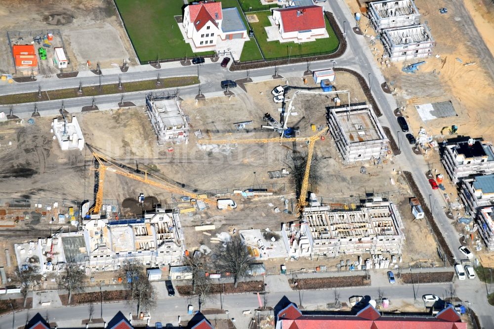 Luftaufnahme Berlin - Baustelle zum Neubau einer Mehrfamilienhaus-Wohnanlage Vietacher Ecke Zwieseler Straße im Ortsteil Karlshorst in Berlin