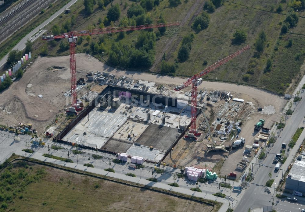 Berlin von oben - Baustelle zum Neubau einer Mehrfamilienhaus-Wohnanlage an der Wagner-Régeny-Allee in Berlin, Deutschland