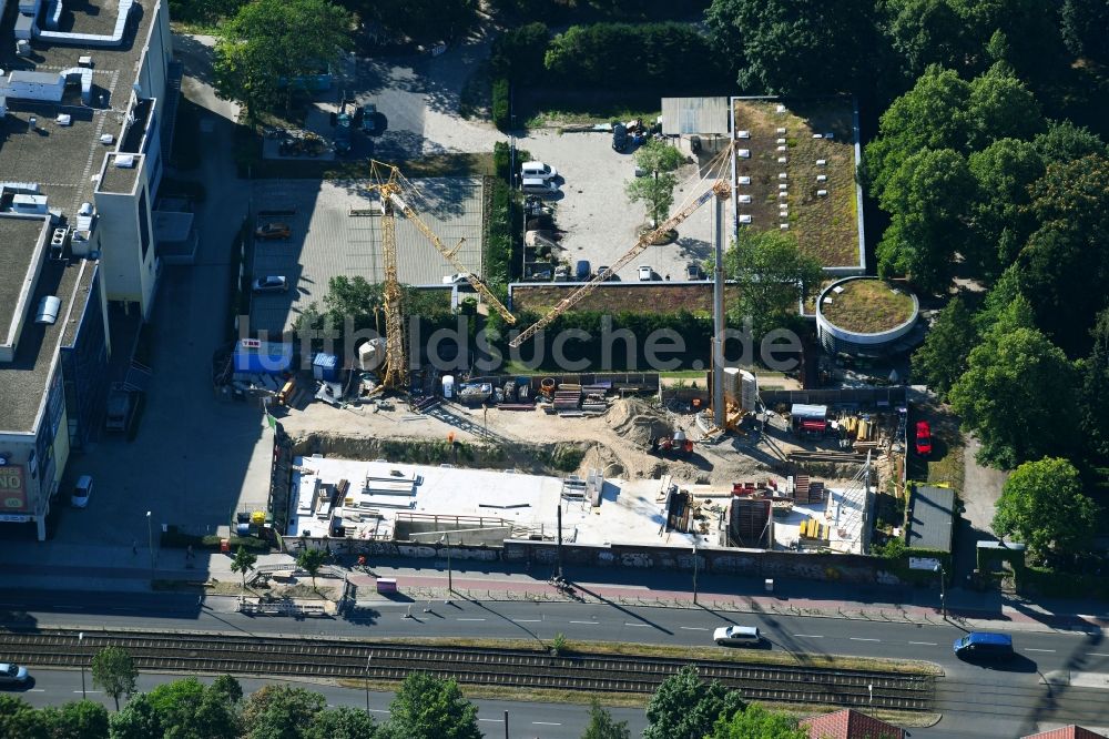 Luftaufnahme Berlin - Baustelle zum Neubau einer Mehrfamilienhaus-Wohnanlage Walden 48 an der Landsberger Allee in Berlin, Deutschland