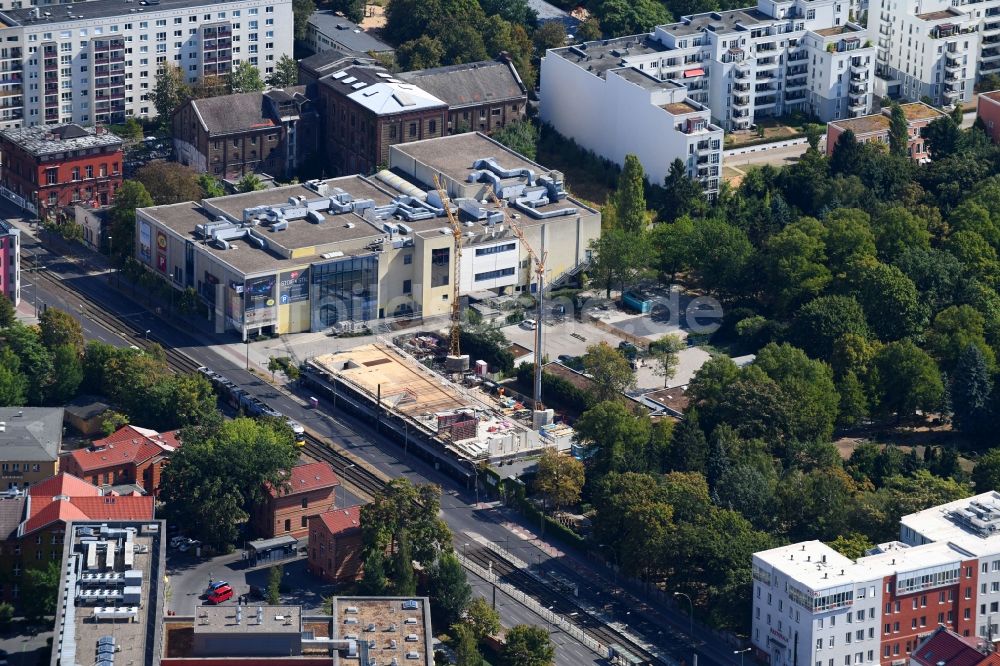 Luftbild Berlin - Baustelle zum Neubau einer Mehrfamilienhaus-Wohnanlage Walden 48 an der Landsberger Allee im Ortsteil Friedrichshain in Berlin, Deutschland