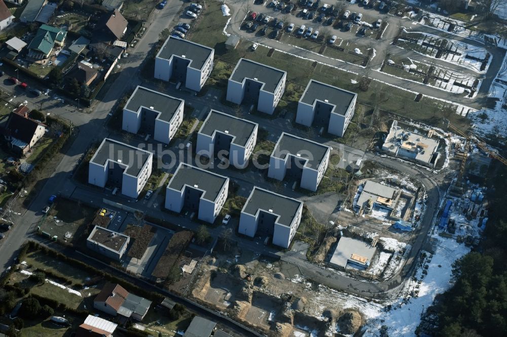 Berlin von oben - Baustelle zum Neubau einer Mehrfamilienhaus-Wohnanlage Waldkiefernweg - Fähenweg - Waldstraße im Ortsteil Grünau in Berlin