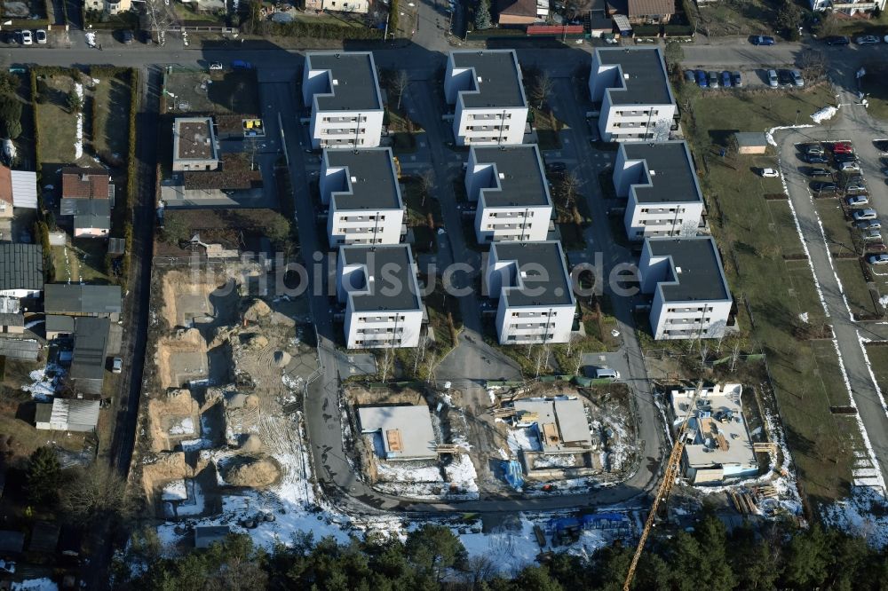 Berlin aus der Vogelperspektive: Baustelle zum Neubau einer Mehrfamilienhaus-Wohnanlage Waldkiefernweg - Fähenweg - Waldstraße im Ortsteil Grünau in Berlin