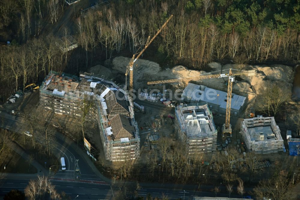 Luftaufnahme Potsdam - Baustelle zum Neubau einer Mehrfamilienhaus-Wohnanlage am Waldpark an der Großbeerenstraße - Steinstraße in Potsdam im Bundesland Brandenburg