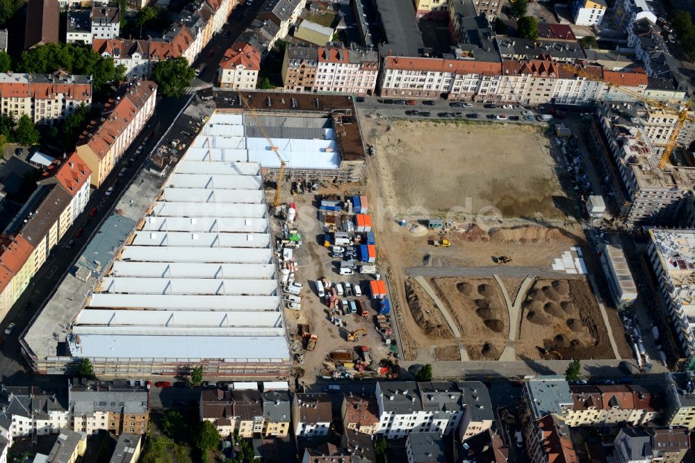 Offenbach am Main von oben - Baustelle zum Neubau einer Mehrfamilienhaus-Wohnanlage an der Waldstraße - Senefelderstraße - Gustav-Adolf-Straße in Offenbach am Main im Bundesland Hessen