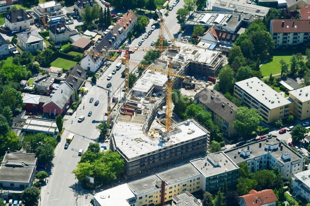 München von oben - Baustelle zum Neubau einer Mehrfamilienhaus-Wohnanlage der walser projekt management gmbh in München im Bundesland Bayern, Deutschland