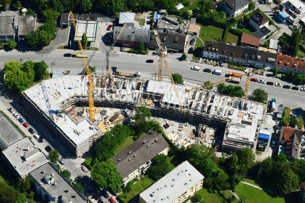 München aus der Vogelperspektive: Baustelle zum Neubau einer Mehrfamilienhaus-Wohnanlage der walser projekt management gmbh in München im Bundesland Bayern, Deutschland