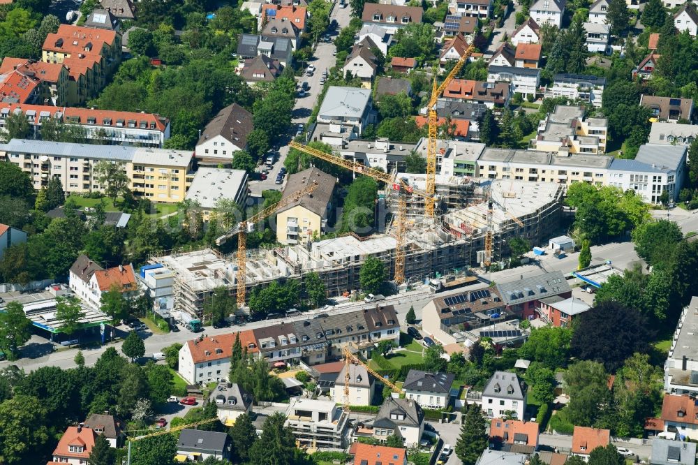 München aus der Vogelperspektive: Baustelle zum Neubau einer Mehrfamilienhaus-Wohnanlage der walser projekt management gmbh in München im Bundesland Bayern, Deutschland