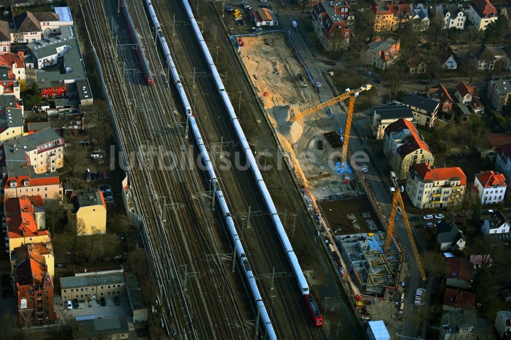 Luftaufnahme Berlin - Baustelle zum Neubau einer Mehrfamilienhaus-Wohnanlage Wandlitzstraße Kaisergärten im Ortsteil Karlshorst in Berlin, Deutschland