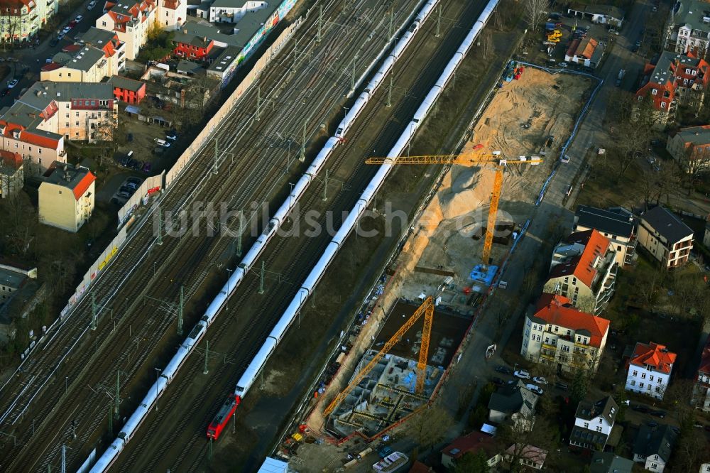 Berlin von oben - Baustelle zum Neubau einer Mehrfamilienhaus-Wohnanlage Wandlitzstraße Kaisergärten im Ortsteil Karlshorst in Berlin, Deutschland