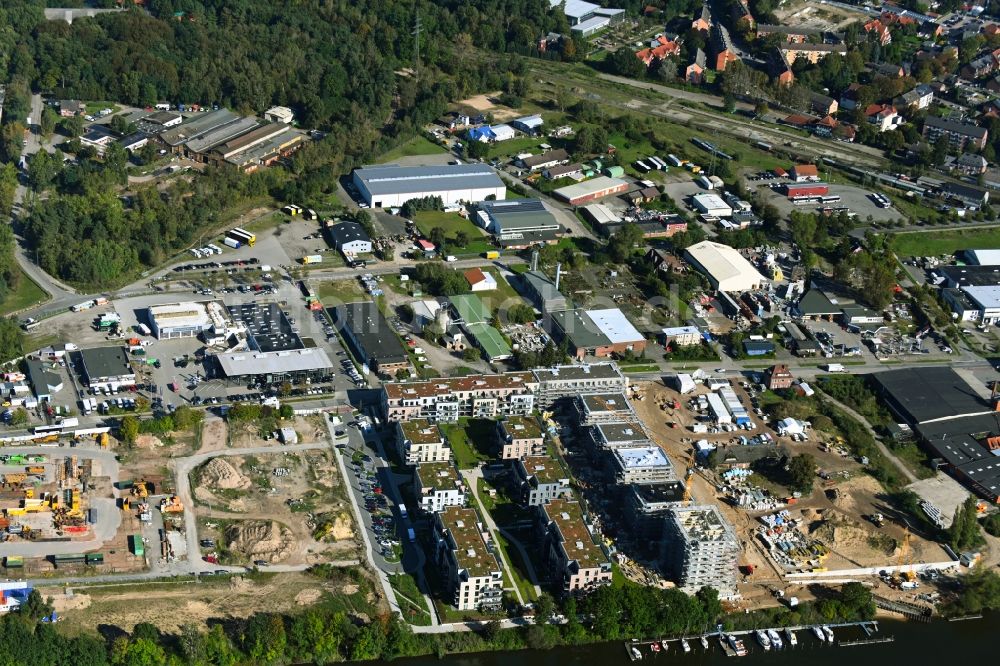 Geesthacht aus der Vogelperspektive: Baustelle zum Neubau einer Mehrfamilienhaus-Wohnanlage WATERKANT in Geesthacht im Bundesland Schleswig-Holstein, Deutschland