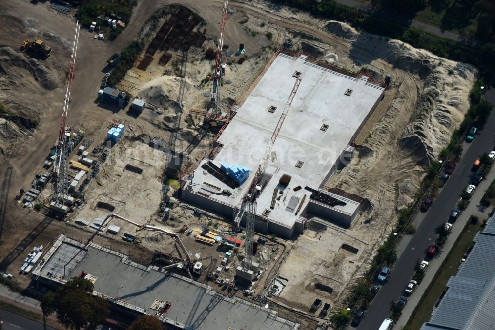 Luftbild Berlin - Baustelle zum Neubau einer Mehrfamilienhaus-Wohnanlage Weißenhöher Straße - Arno-Phillipstal-Straße der Bonava Deutschland GmbH im Stadtteil Kaulsdorf in Berlin