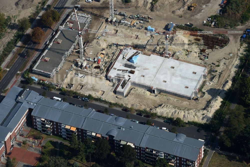 Berlin von oben - Baustelle zum Neubau einer Mehrfamilienhaus-Wohnanlage Weißenhöher Straße - Arno-Phillipstal-Straße der Bonava Deutschland GmbH im Stadtteil Kaulsdorf in Berlin